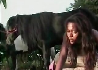 Ebony chick loves sucking thick shaft of a horse during zoo porn